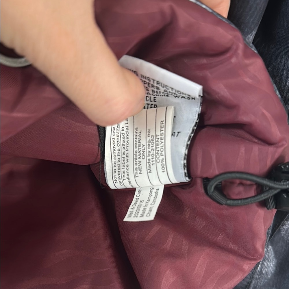 White and Black Ski / Board Pullover Snow Jacket - Picture 11 of 16